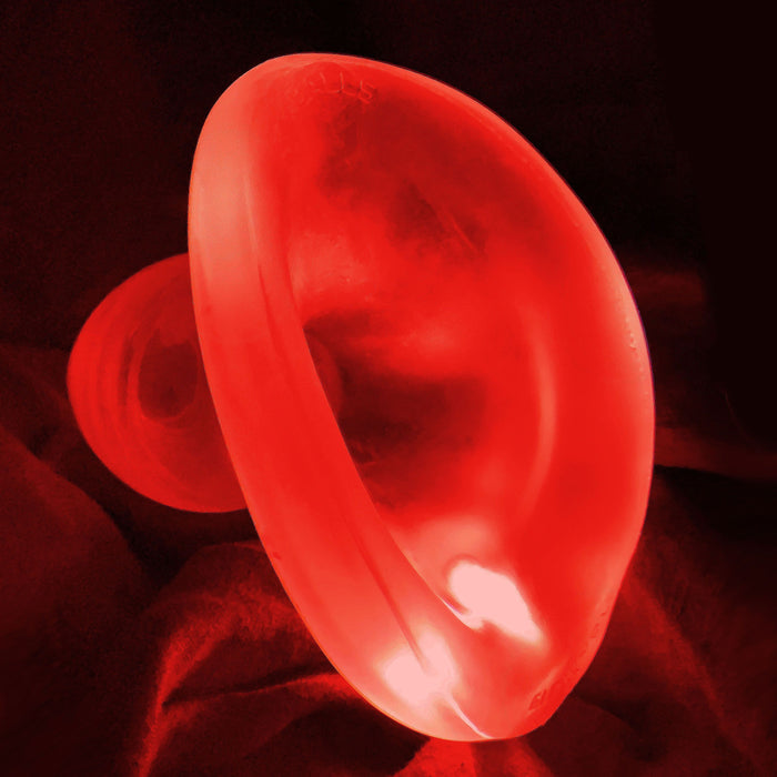 plug anal con hueco para abrir el ano de color transparente alumbrado por la led de color rojo